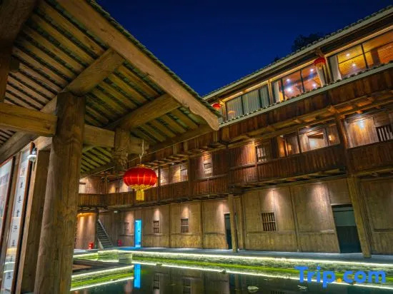 Yongding Earth Building Duilu · Shengheng Building World Heritage Home Stay