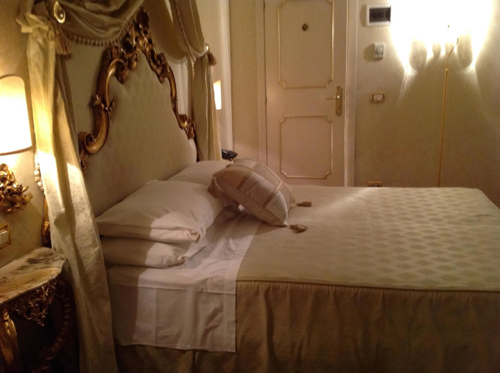 Standard Double room (full double bed)