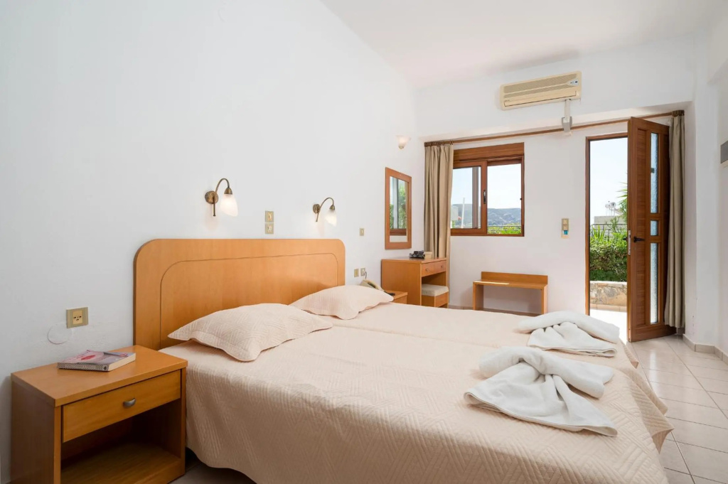 Adonis Hotel — 4