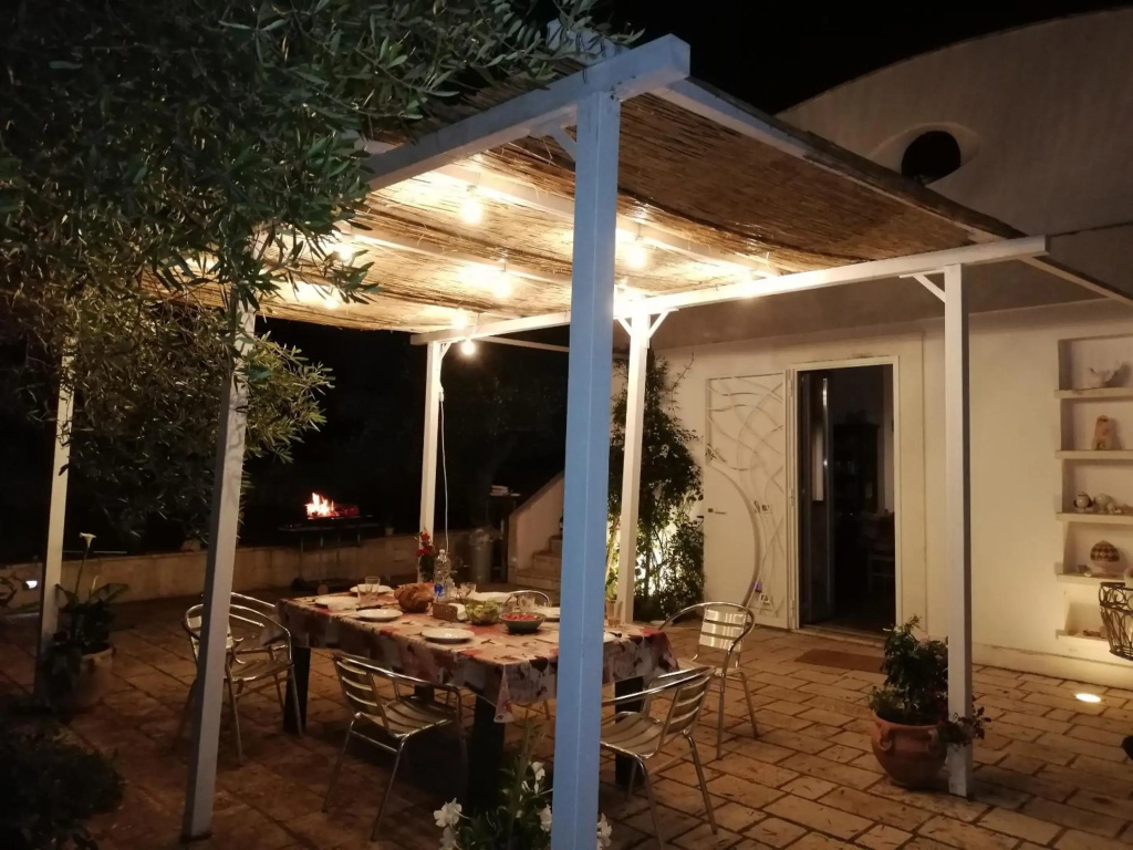 2 bedrooms house with furnished terrace at Ceglie Messapica
