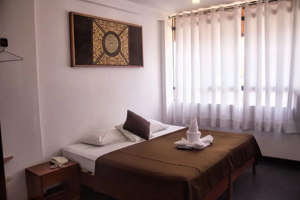 兩臥室四人家庭公寓，配有雙人床