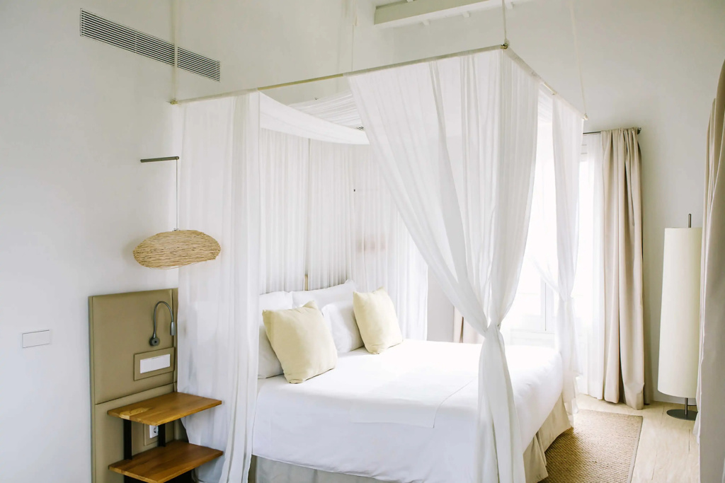 Grand room