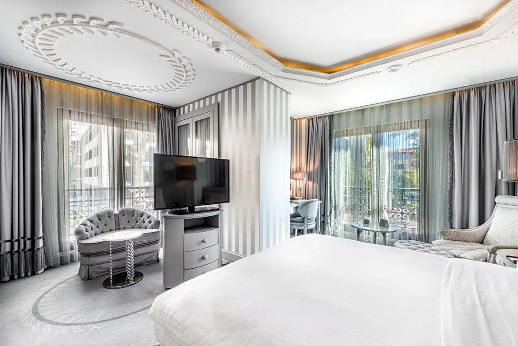 Двухместный люкс Family (двуспальная кровать) в Wyndham Grand Istanbul Kalamis Marina