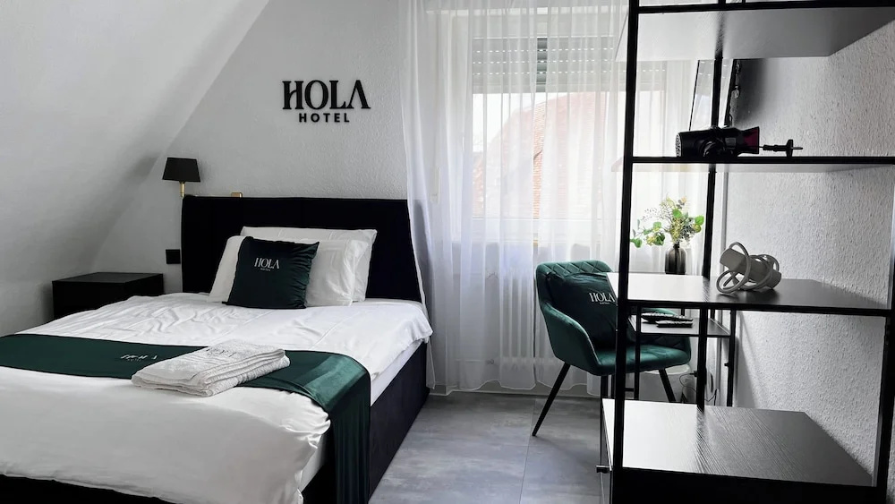 Hola Hotel — 4