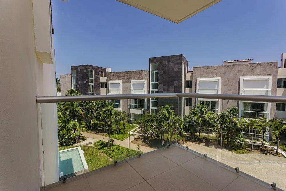 Casa Lanai 4 Bedroom Condo by RedAwning
