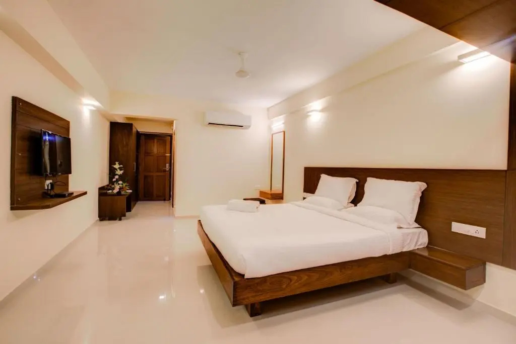 Deluxe Double room (full double bed)