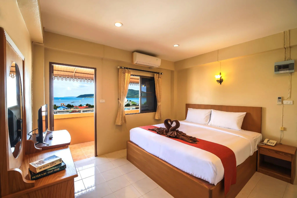 Deluxe Double room (full double bed)