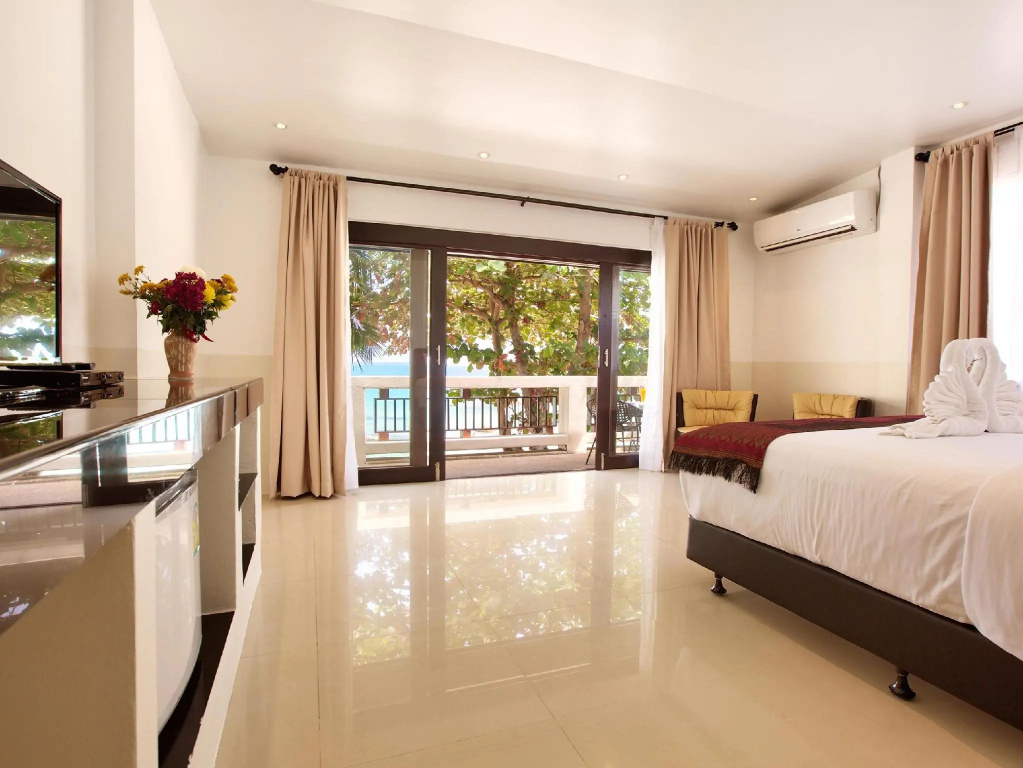 Deluxe room beachfront