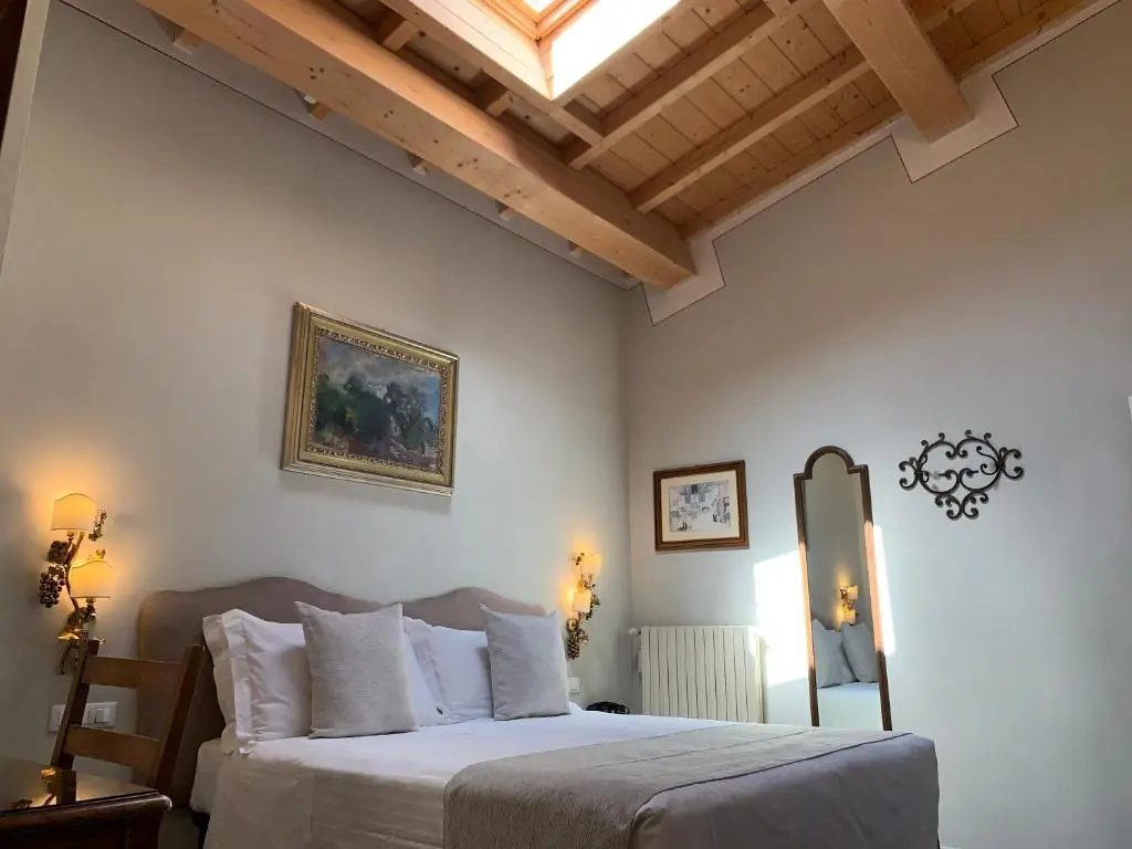 Superior Double room with city view (full double bed)