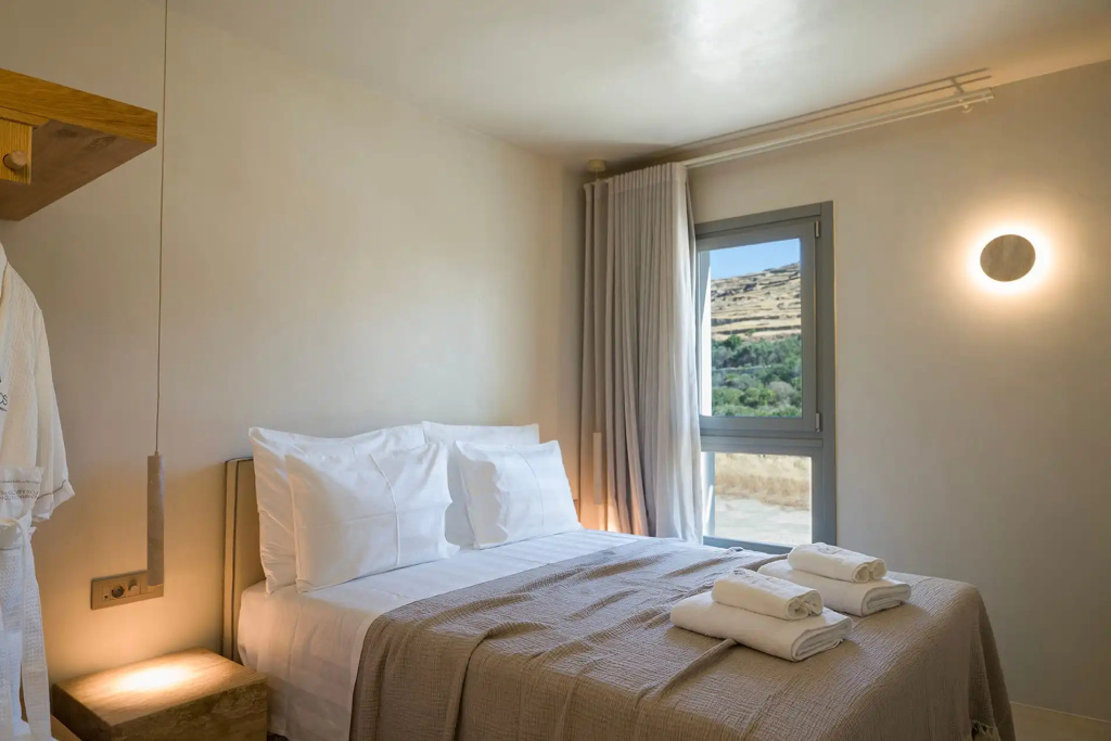 Double Suite (full double bed)