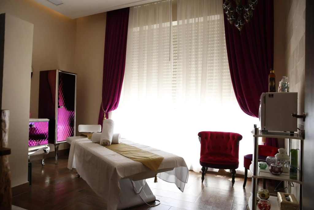 Adams Hotel by null