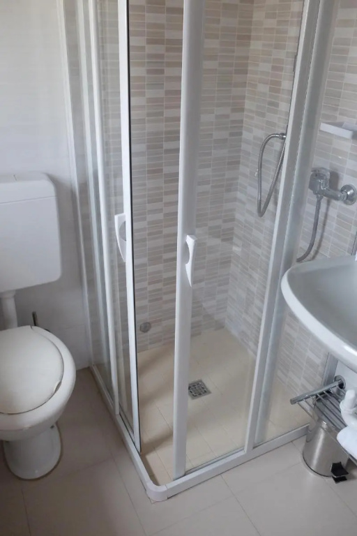 Economy Triple room