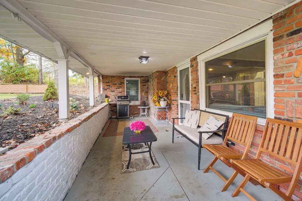 Easy Cleveland Access! Quiet Suburb Stay w/ Yard