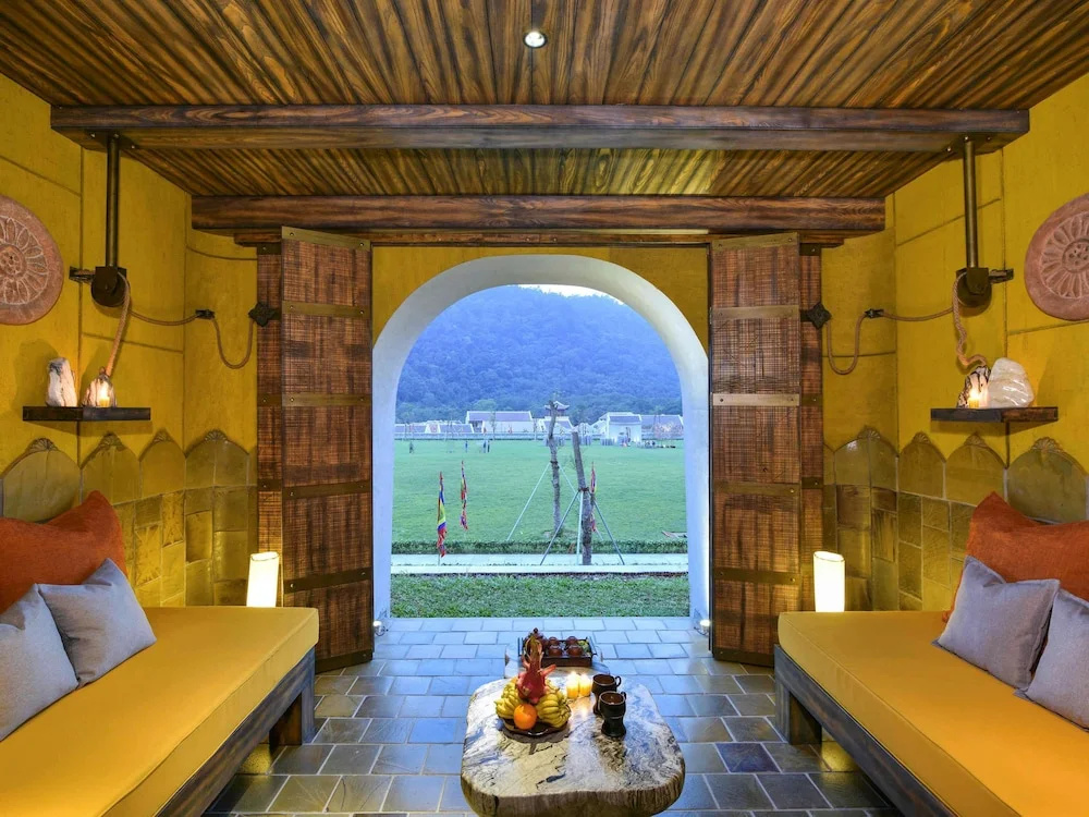 Lobby & Reception