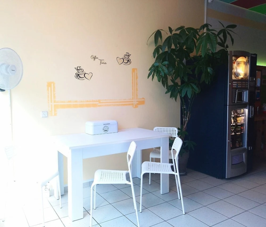 Food & Beverage