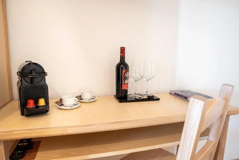 Deluxe Double room (full double bed)