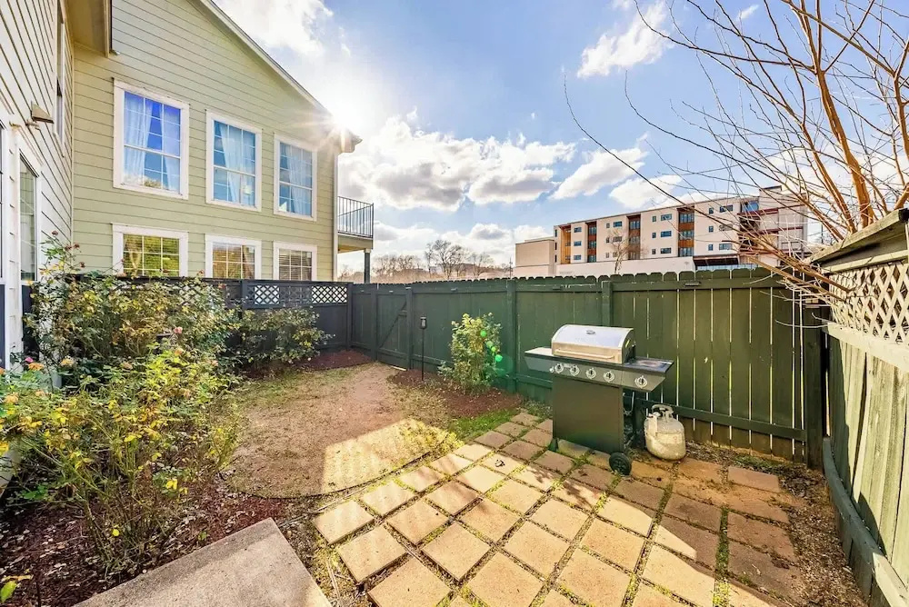 Upstay Spacious Home Duplex for Group of 17