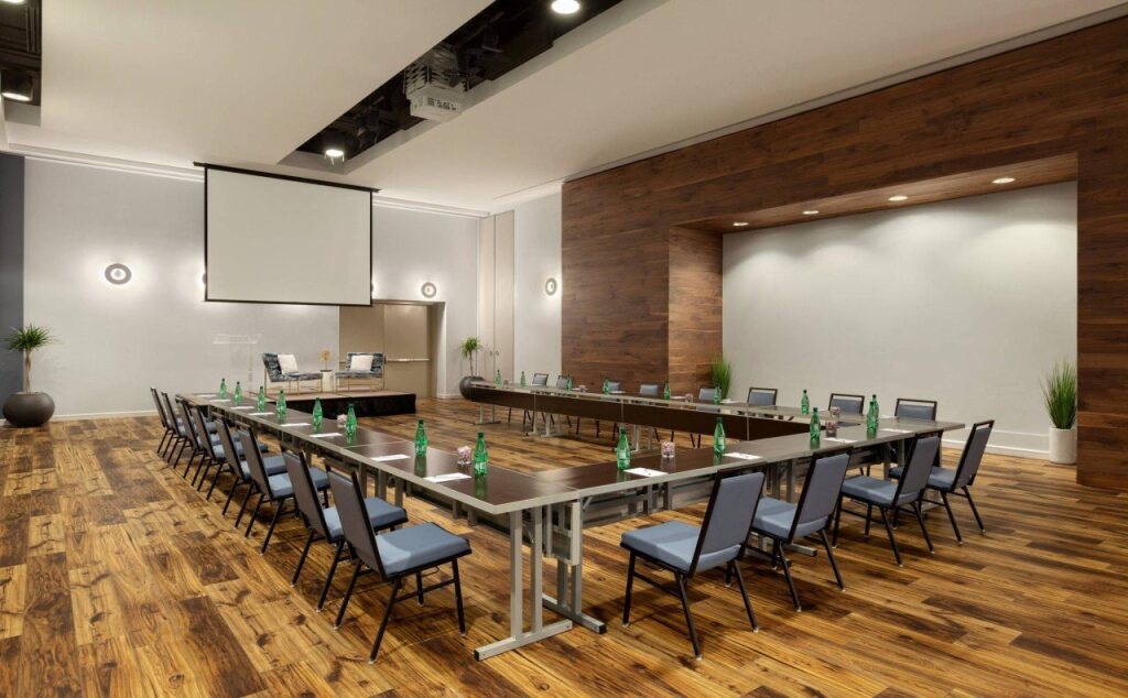 Twelve Midtown, Autograph Collection by null