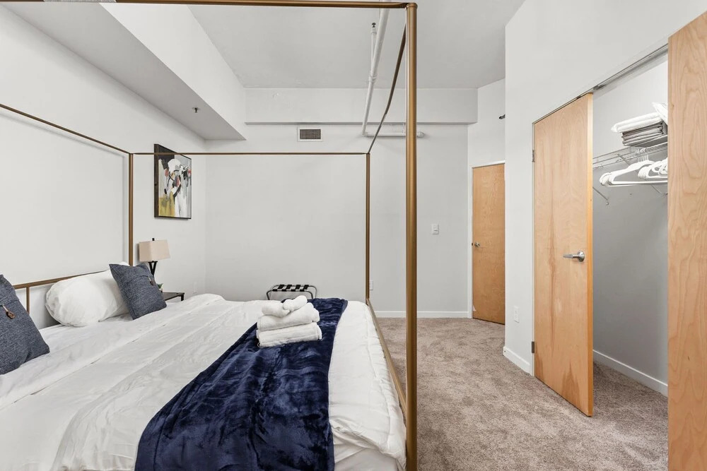 2BR/2BA In The Block Apartment by CozySuites — фото 2