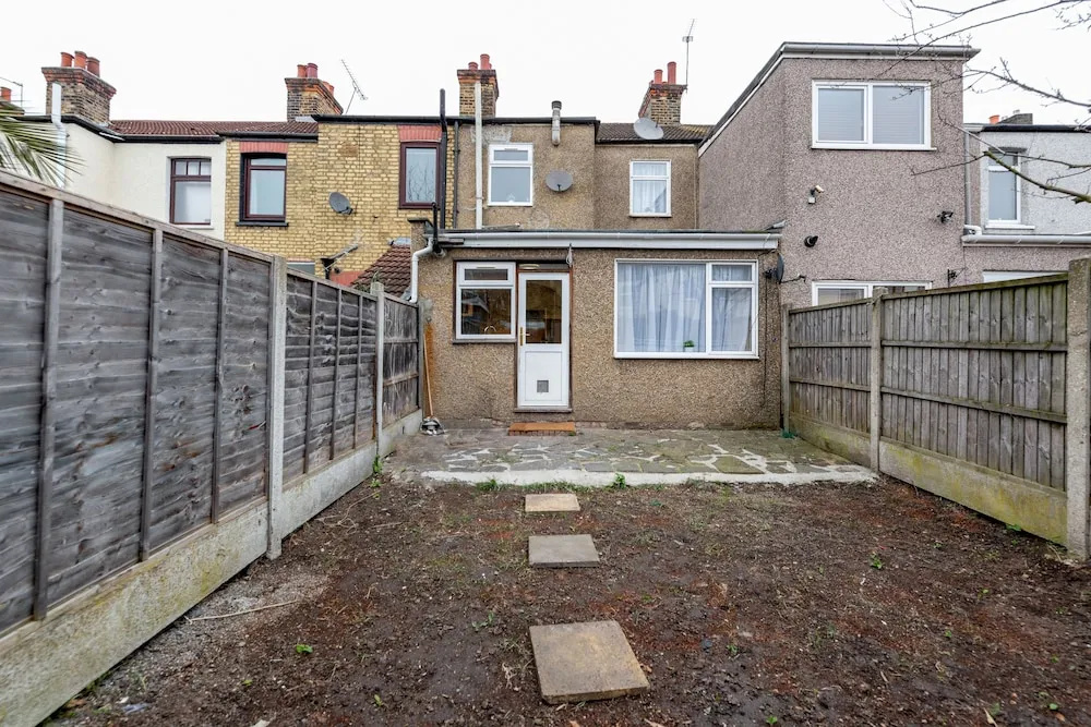 2-bed House - Sleeps 7 & Free Parking