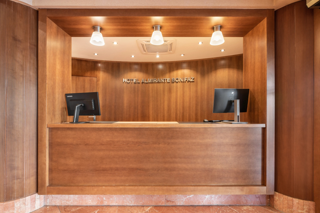 Lobby & Reception