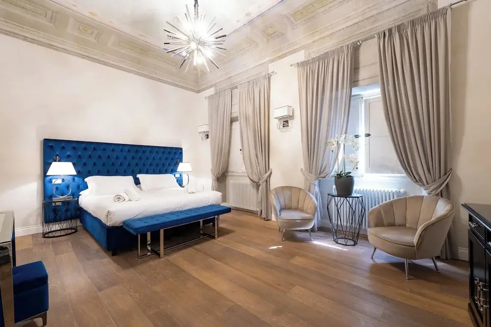 Deluxe Double room with city view (full double bed)