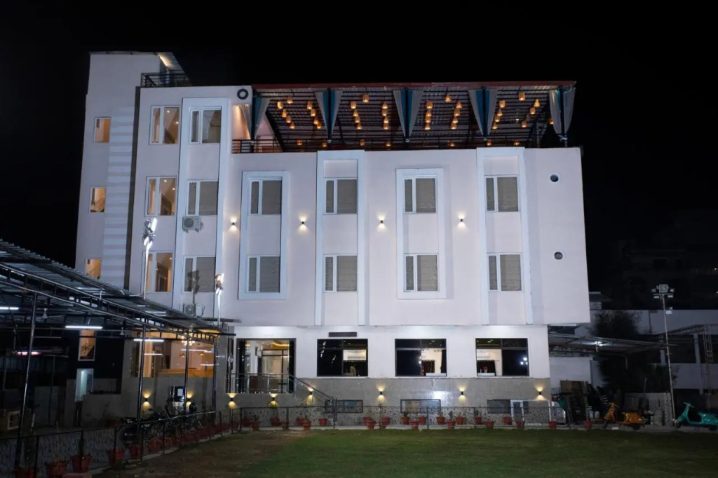 Hotel Bhairav Bagh with Swimming Pool