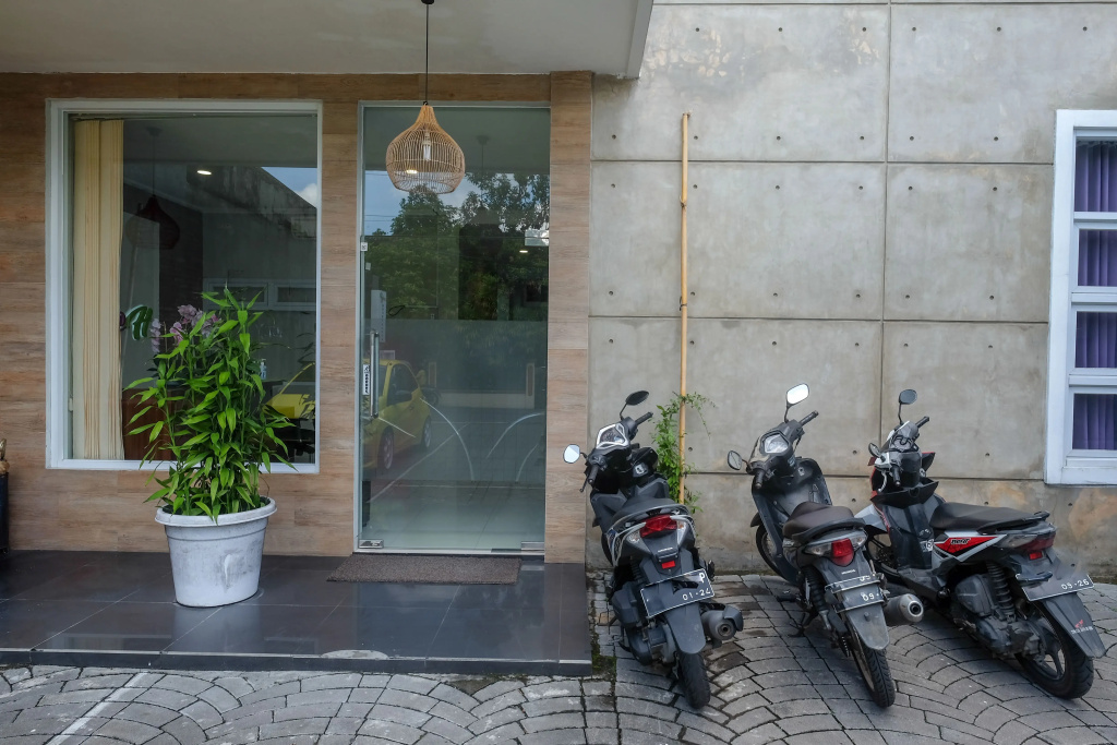 Urbanview Stay @H Jakal by RedDoorz