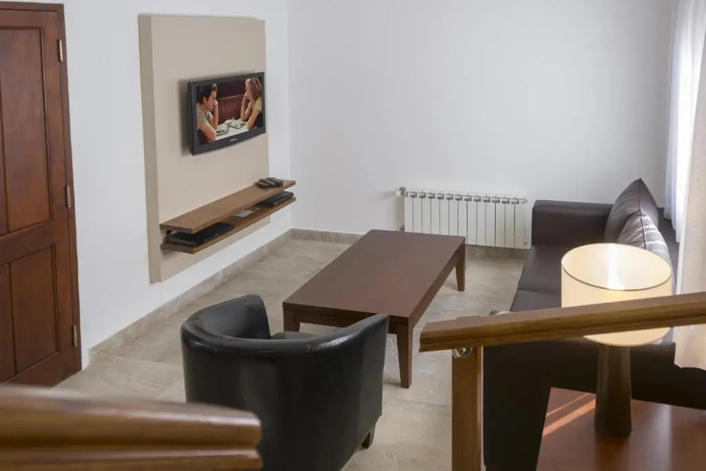 3 Bedrooms Apartment
