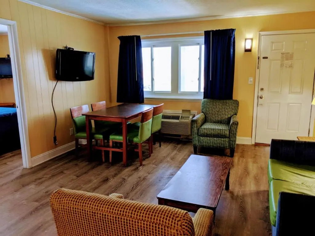 2 Bedrooms Apartment