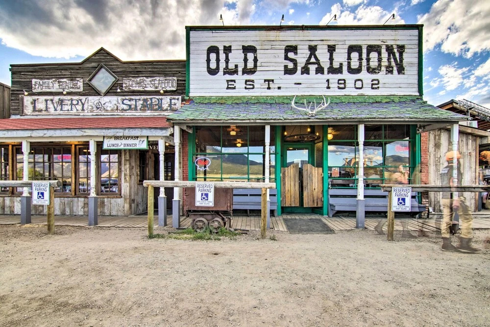 Montana's Emigrant Peaks Getaway: Apt w/ Amenities