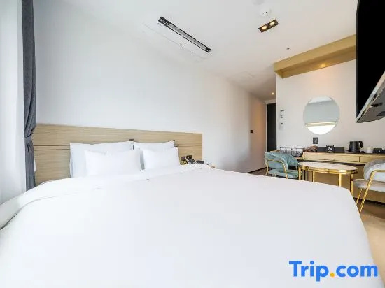 Standard Double room with ocean view (full double bed)