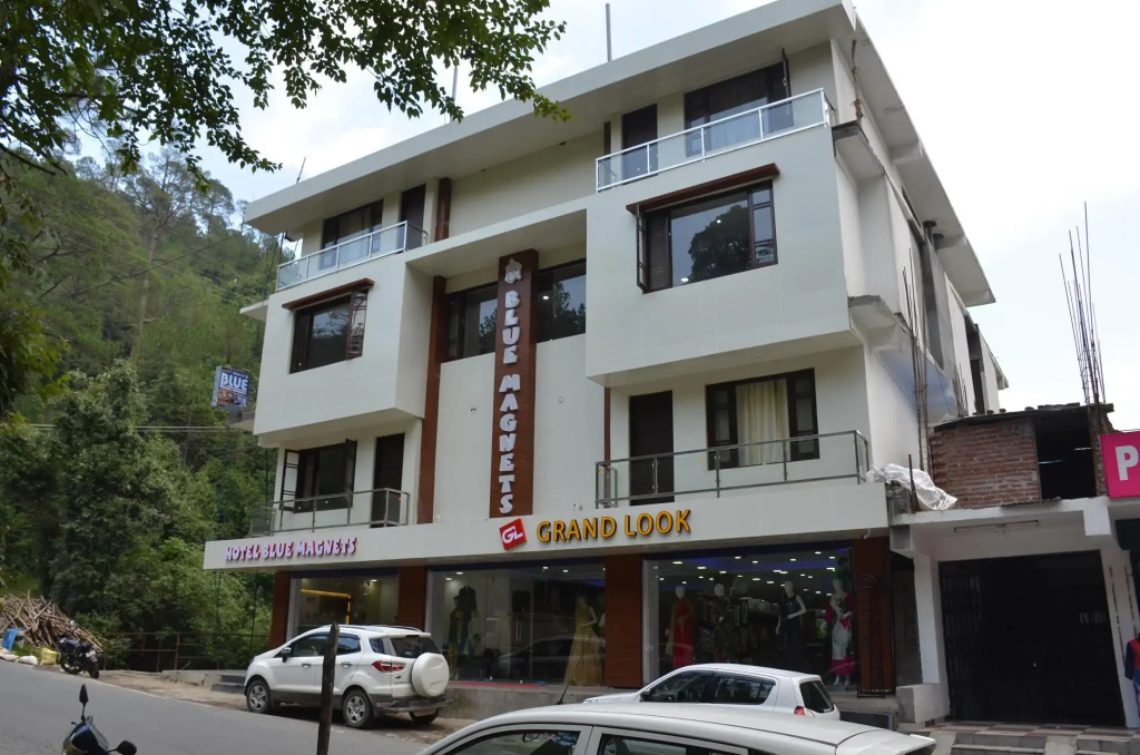 OYO 7094 Hotel Blue Magnets