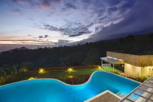 Giriwood Hotel & Villa