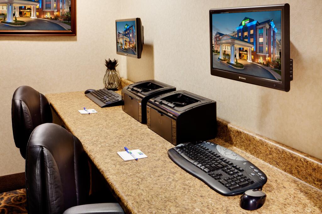 Holiday Inn Express & Suites Warwick-Providence (Airport) by null