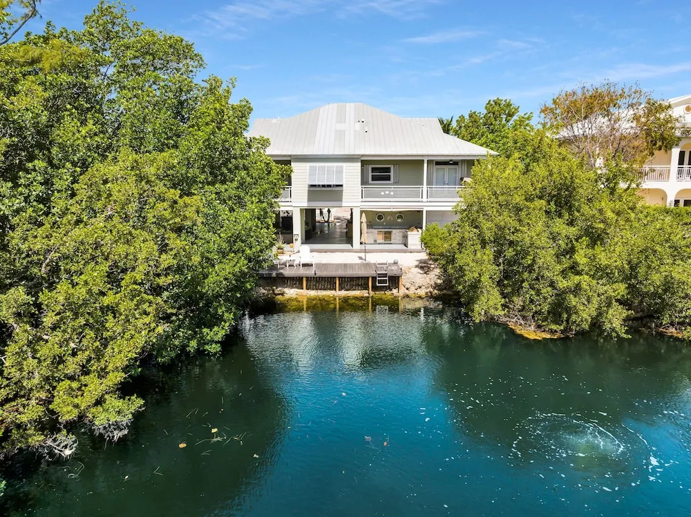Beautiful Home Located In Venetian Shores Neighborhood 2 Bedroom Home by RedAwning