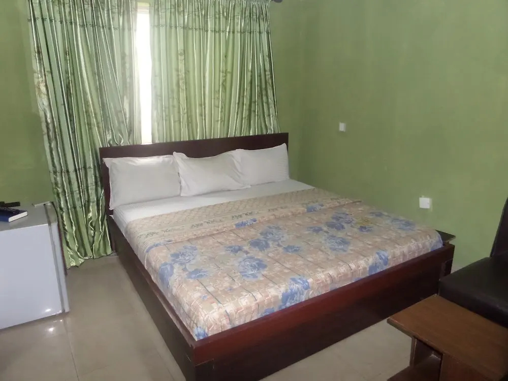Terris Hotel And Suites