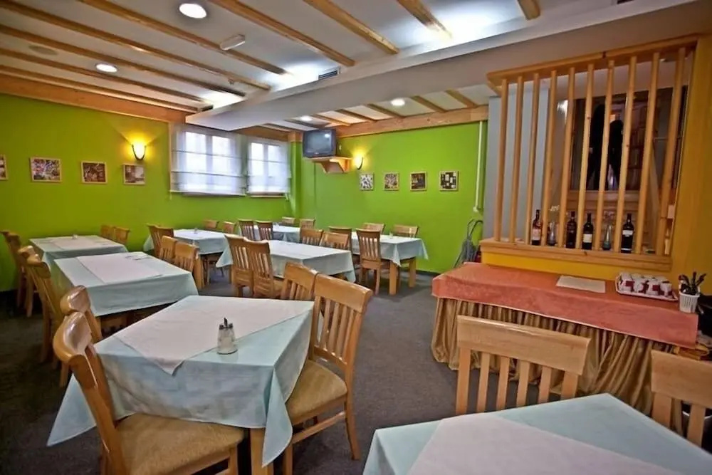 Food & Beverage