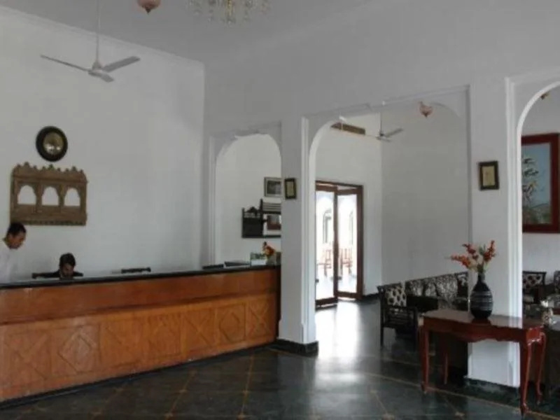 Lobby & Reception