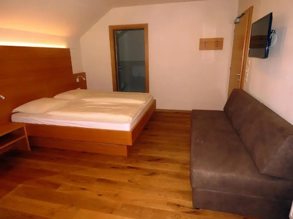 豪華雙人房，設有露台及大床