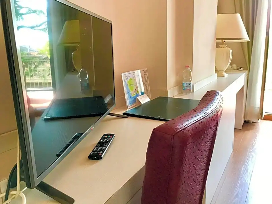 Deluxe Double room with view (full double bed)