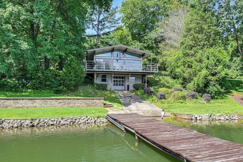 Launch & Dock: Lake Norman Retreat w/ Scenic Deck