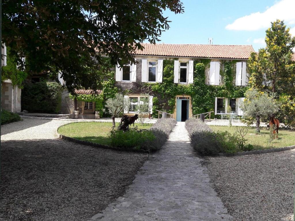 Logis Hôtels Domaine du Chatelard by null