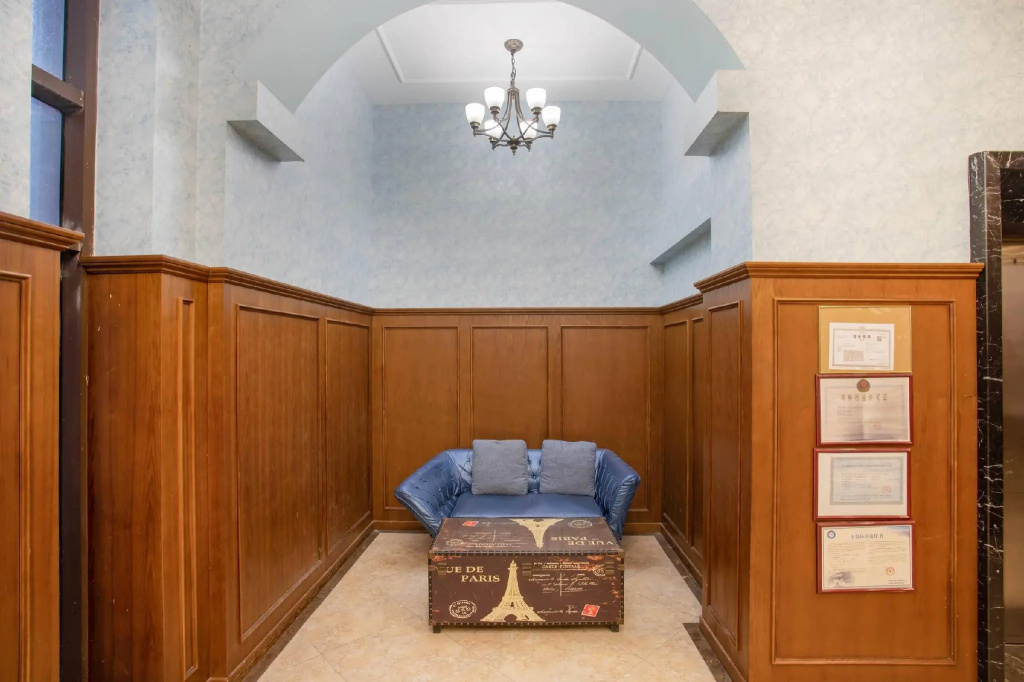 Lobby & Reception