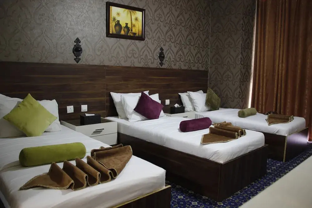Standard Triple room with city view