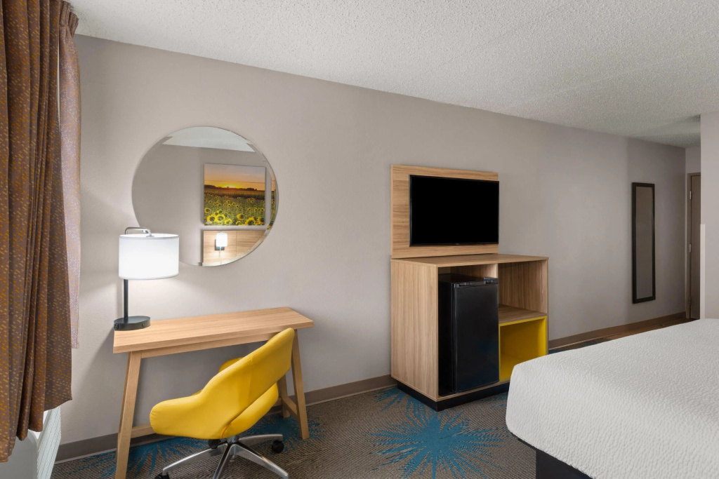 Days Inn by Wyndham Mandan Bismarck Area — 5