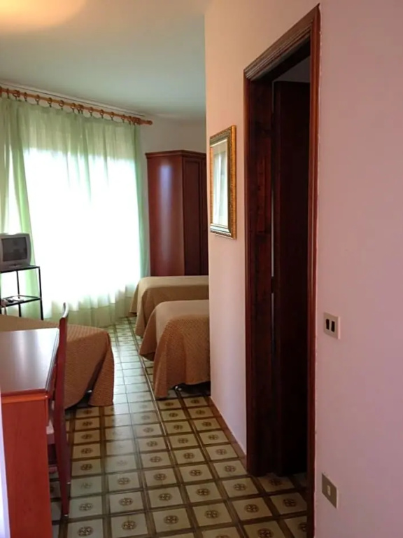 Economy room
