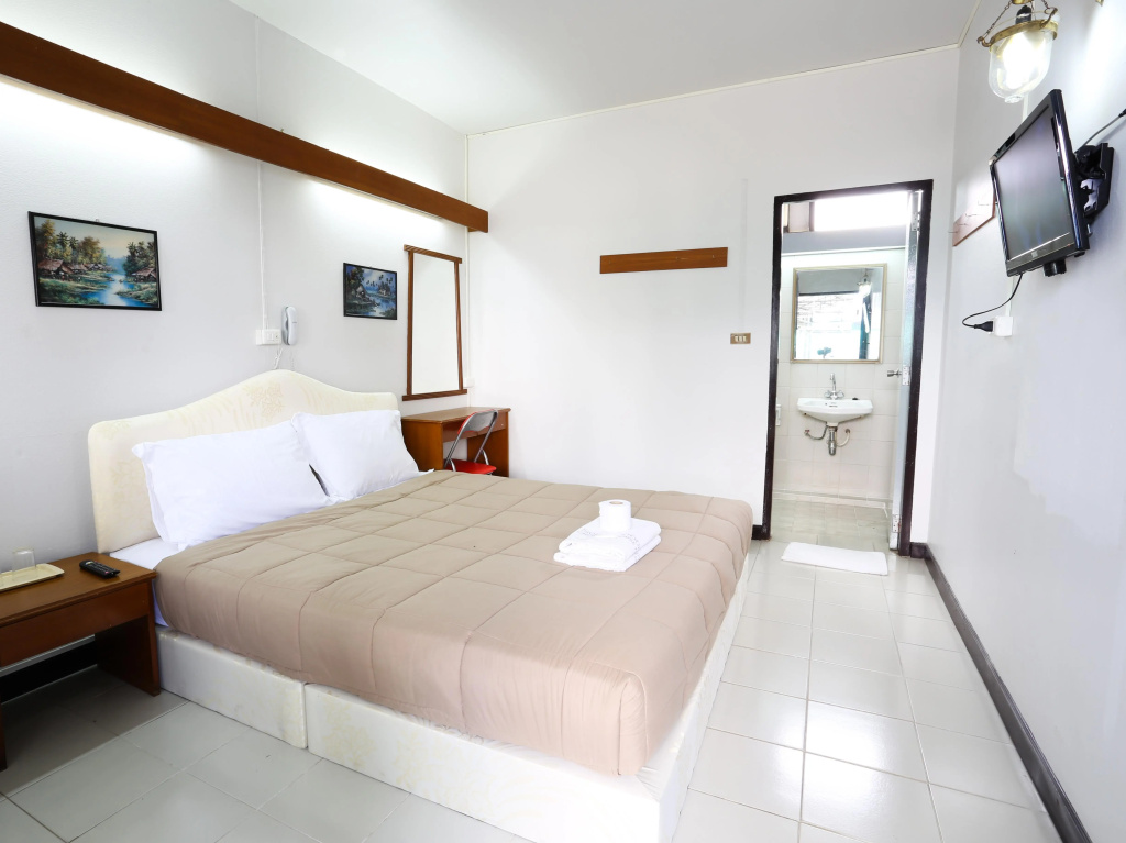 Standard Double room (full double bed)