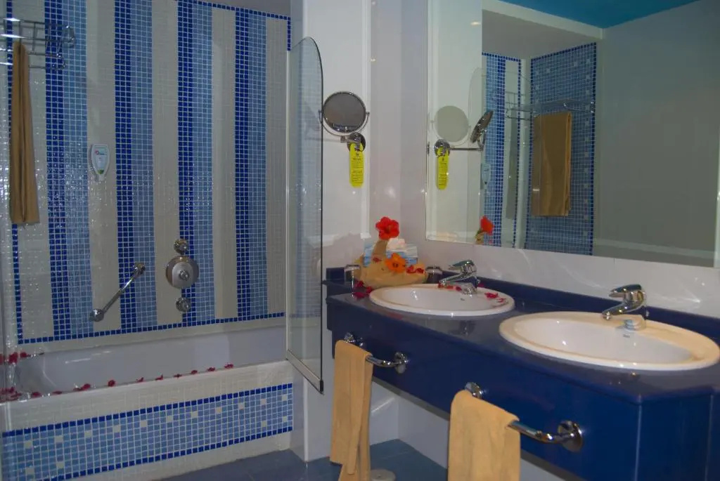 SBH Crystal Beach Hotel & Suites - Adults Only - Chambres