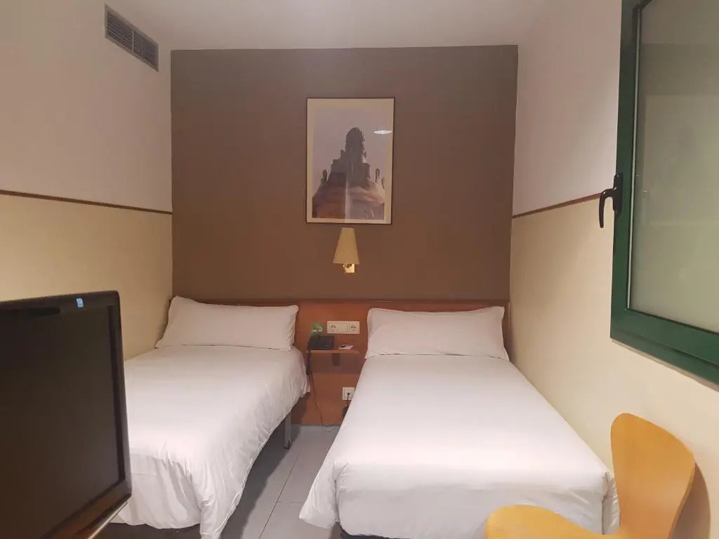 Economy Double room (twin beds)